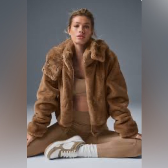 Alo Faux Fur Foxy Jacket Tan Size Small NWOT Fast Ship! Never worn! - Picture 3 of 8